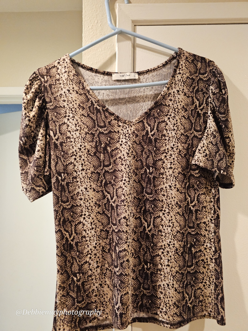 Women’s Snakeskin V-Neck Short Sleeve Top - Beige/Brown